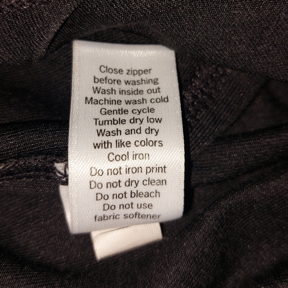 🍁3/$15 Athleta Black Bike Shorts w/Mesh Pockets - Picture 7 of 7